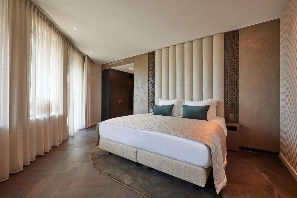 
Majestic Suite Tower with Spa Access
