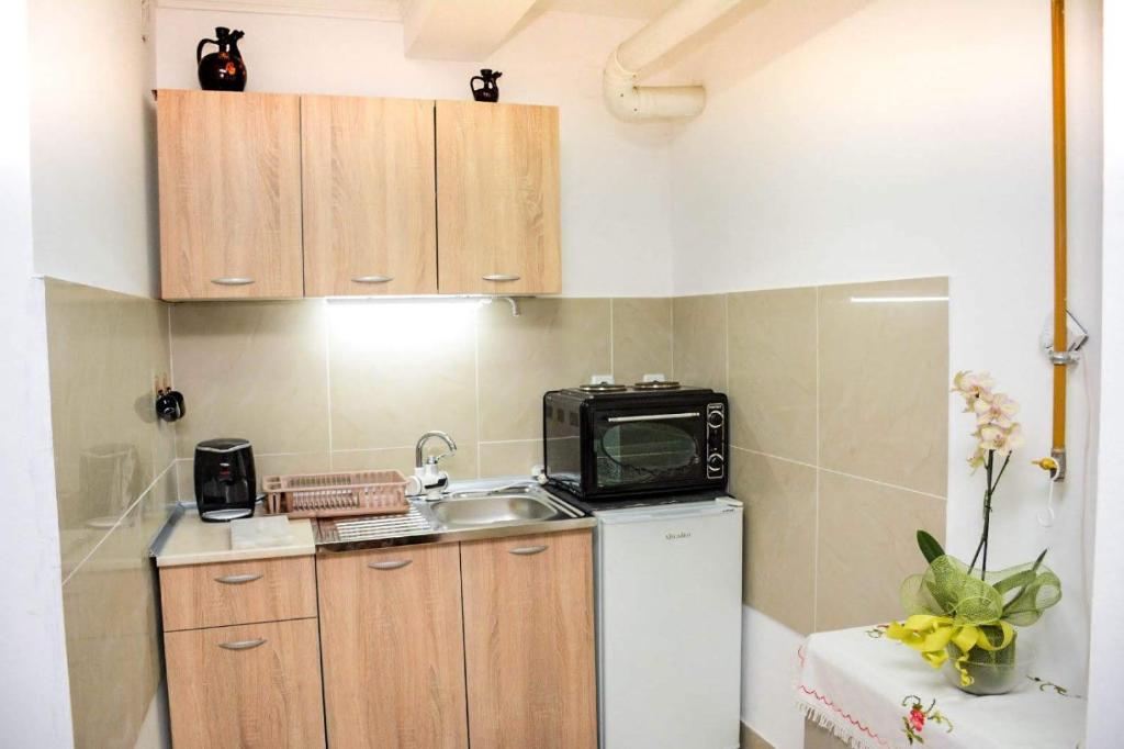 a small kitchen with a sink and a microwave at Centar in Vrnjačka Banja
