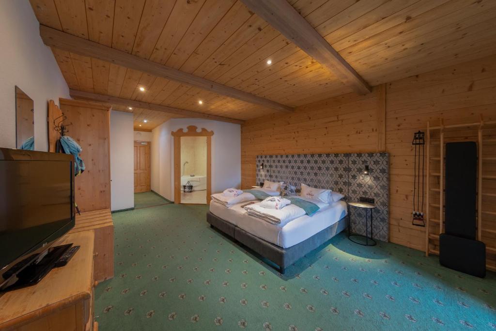 Postel nebo postele na pokoji v ubytování Panorama Resort Taljörgele