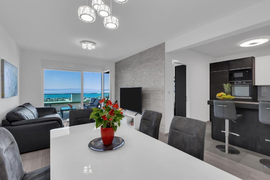 Luxury Sea View Apartment Sunrise with Free Parking