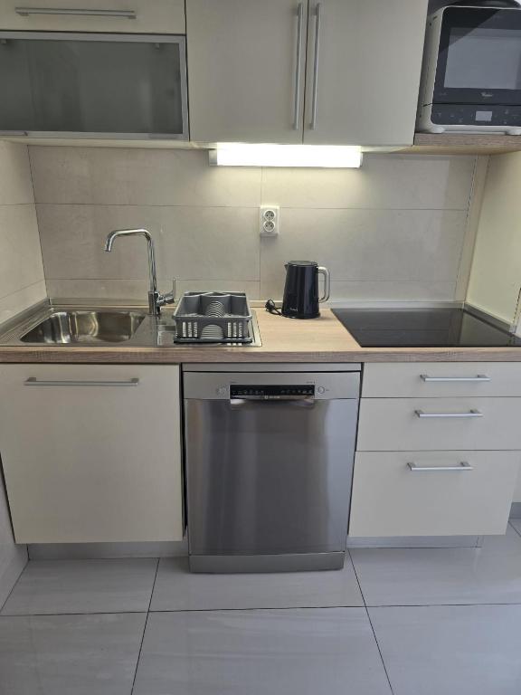 Kuchyňa alebo kuchynka v ubytovaní Apartments Sokolović