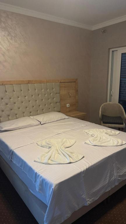 Postel nebo postele na pokoji v ubytování Hotel Biser