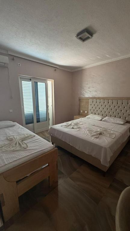 Postel nebo postele na pokoji v ubytování Hotel Biser
