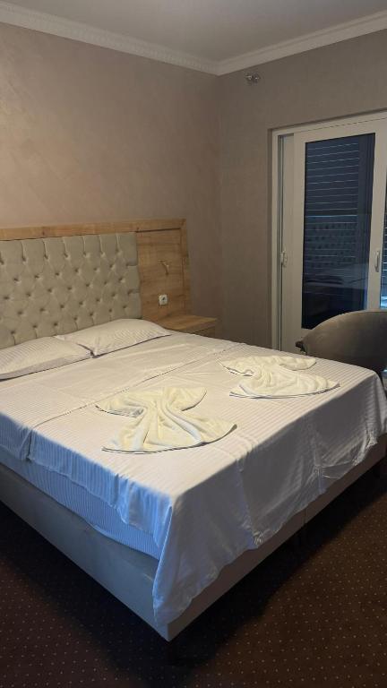 Postel nebo postele na pokoji v ubytování Hotel Biser