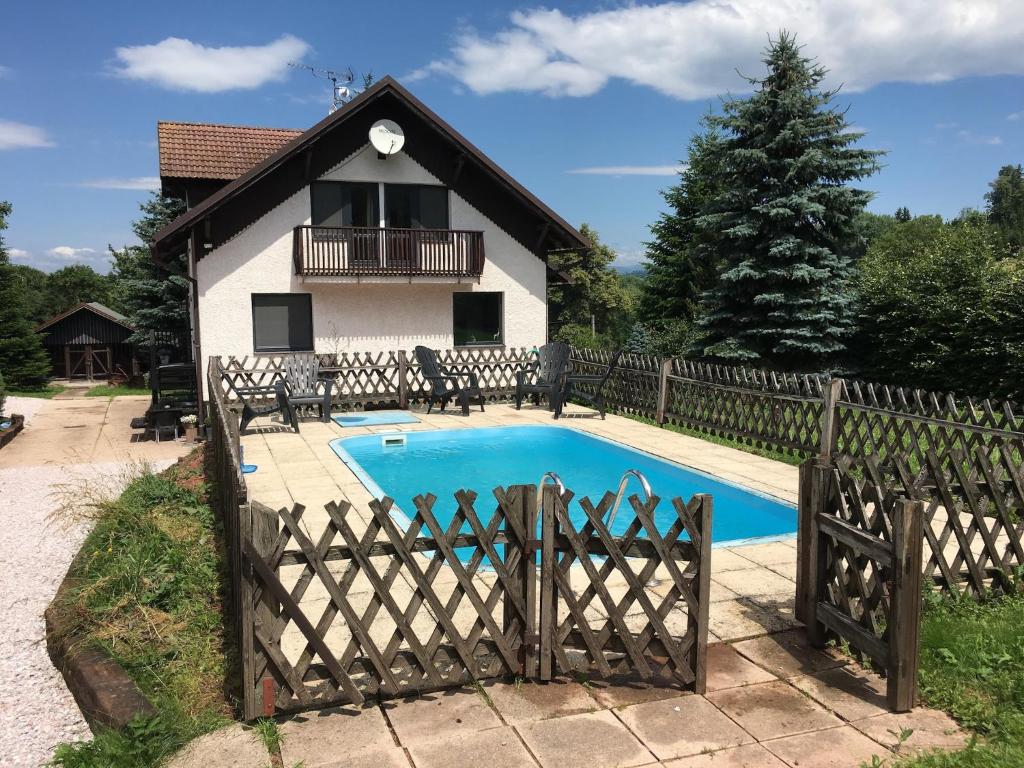 Bazén v ubytování Holiday home with private pool nebo v jeho okolí