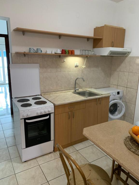 Kuchyň nebo kuchyňský kout v ubytování Apartment Milly