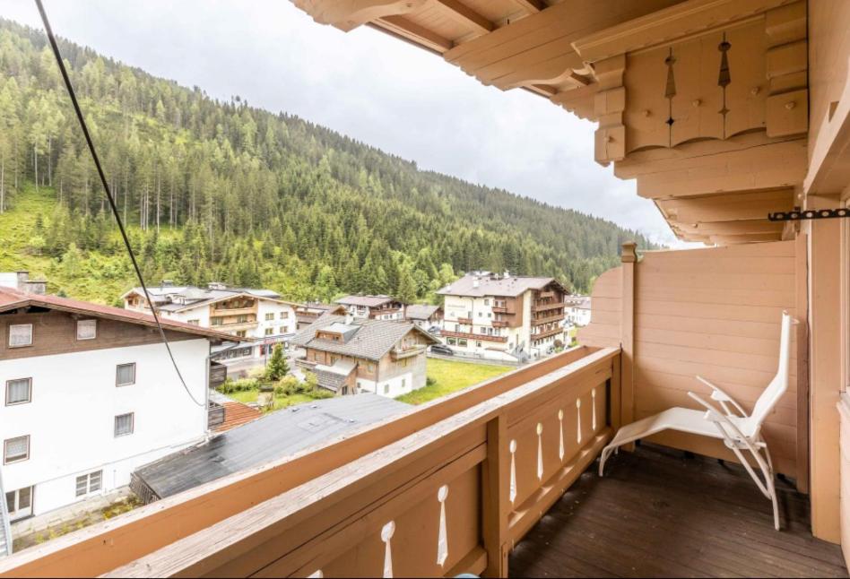 Nespecifikovaný výhled na hory nebo výhled na hory při pohledu z hotelu