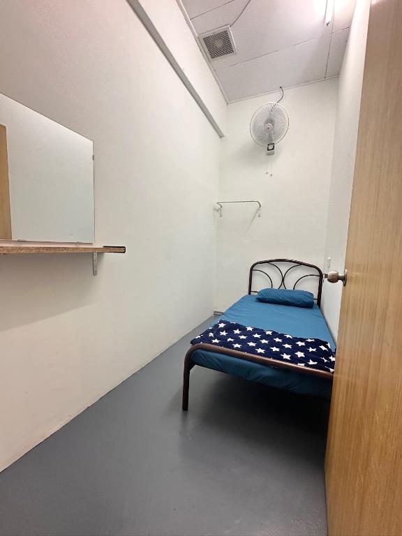 Voodi või voodid majutusasutuse Jiaxin Dormitory - Puteri Wangsa 家馨旅舍 toas