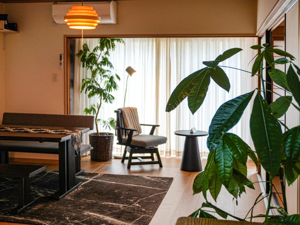 Posezení v ubytování 楓の宿 高山市中心 新改装三卧室独栋住宅 周边多个大型超市 至星巴克步行六分钟 两个免费停车位