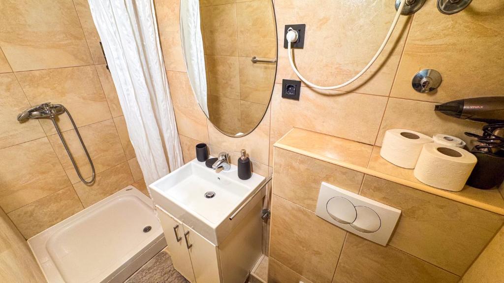 Qumi Apartments - 13