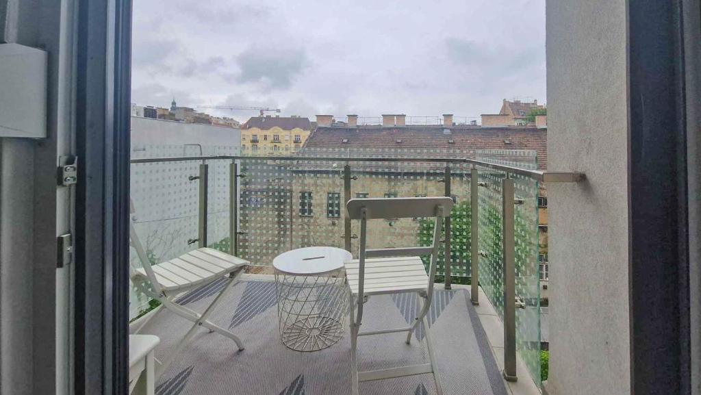 Balkón alebo terasa v ubytovaní Dob36 Apartment with FREE Private PARKING and BALCONY