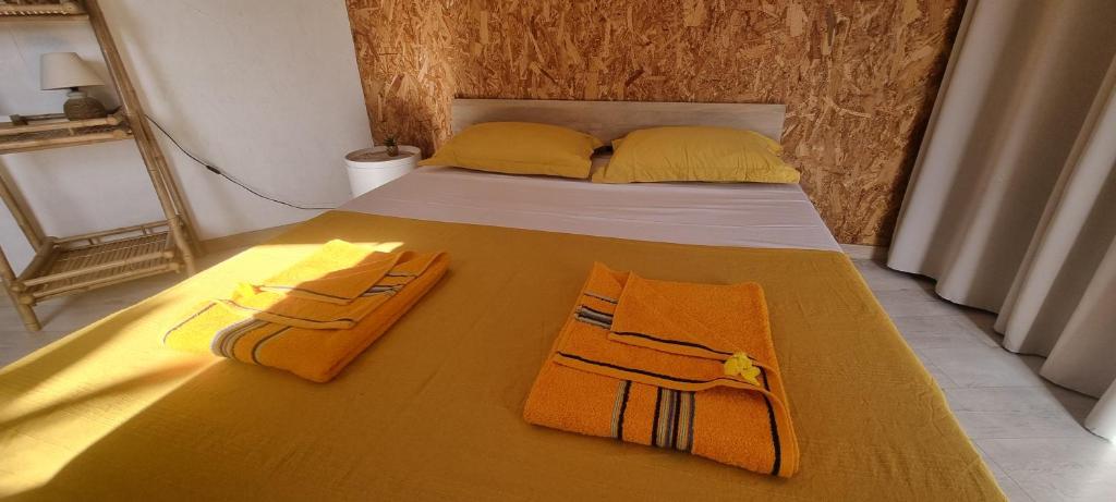 Postel nebo postele na pokoji v ubytování Zananas Bungalow privé chez l'habitant