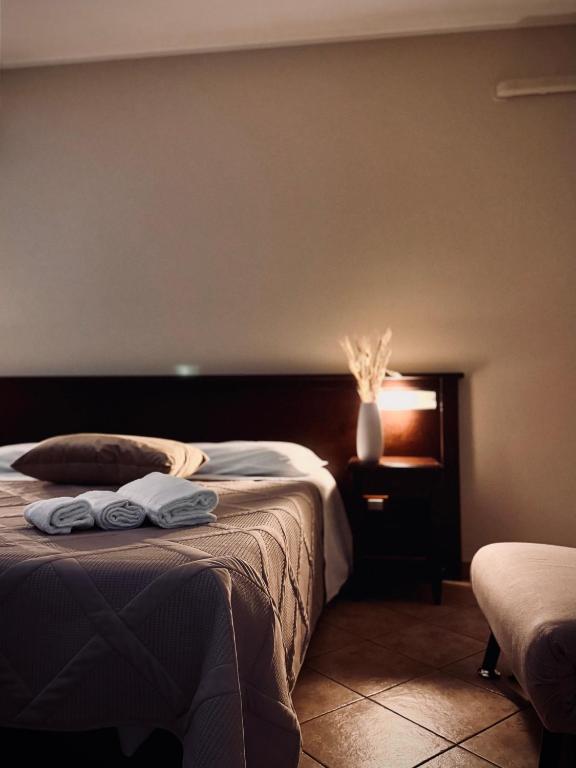 Postel nebo postele na pokoji v ubytování Freya Rooms