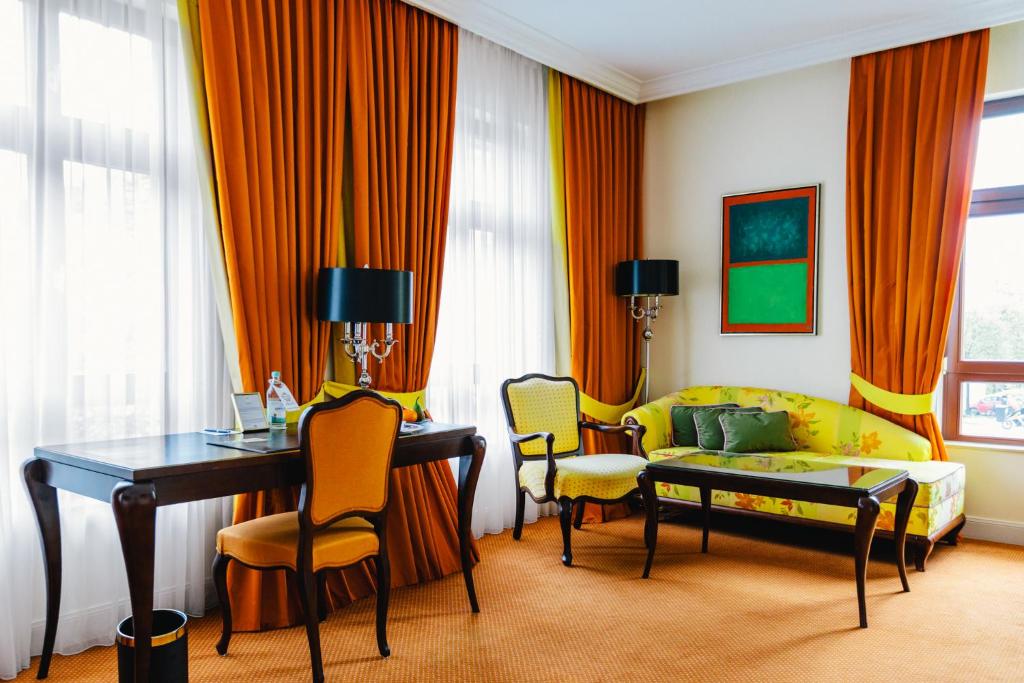 Relais & Châteaux Bülow Palais - Resim 37