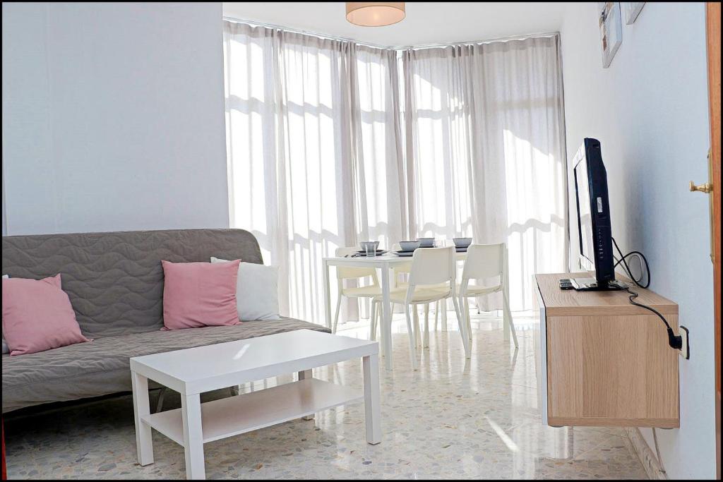 Televízia a/alebo spoločenská miestnosť v ubytovaní Apartamento luminoso en el centro