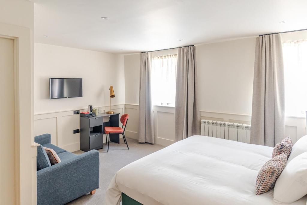 Brooks Hotel - 