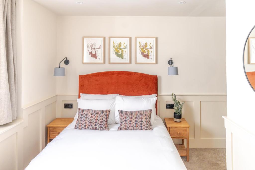 Brooks Hotel - 