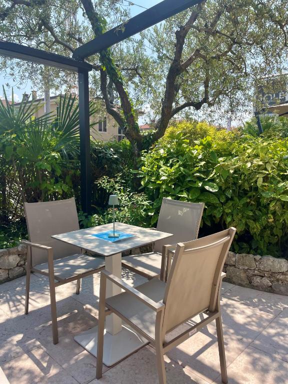 Vonkajšia záhrada v ubytovaní Hotel Al Sole Bardolino