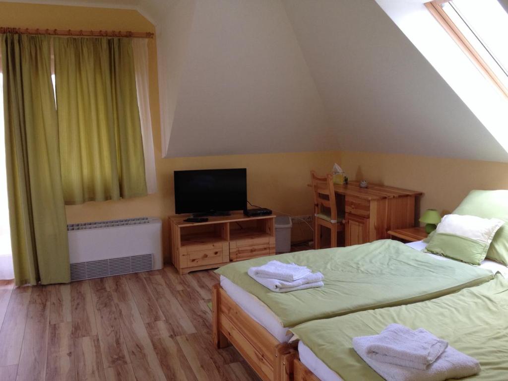 Postel nebo postele na pokoji v ubytování VIDOR Vendégház