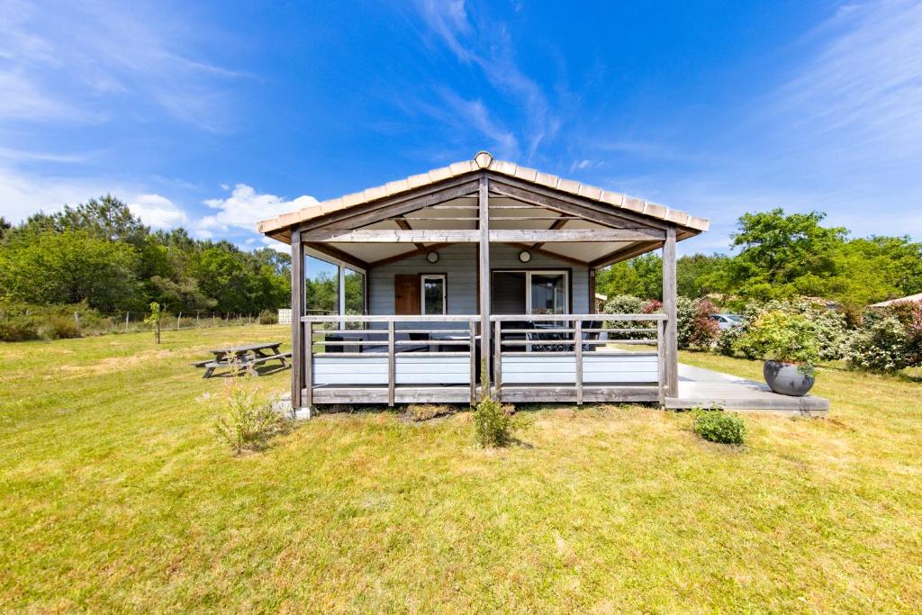 a gazebo in the middle of a field at Chalet parc nature océan in Hourtin