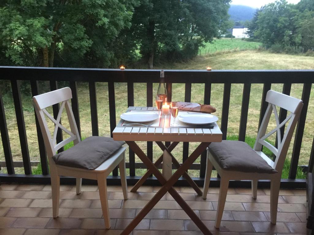 Balkón nebo terasa v ubytování Appartement balcon vue pré et montagne