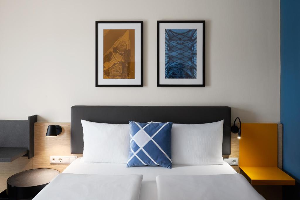 Four Points Flex by Sheraton Koblenz - Quarto Queen Standard Com Vista Rua - Acessível