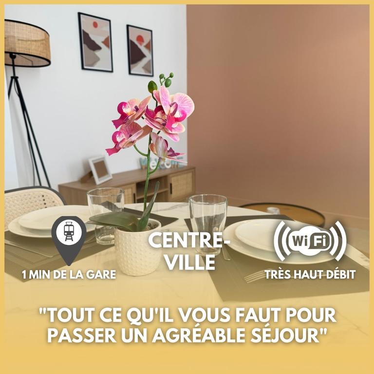 un flyer pour une salle à manger avec une table avec une fleur rose dans l'établissement Luxueux logement proche gare et centre ville, à Tourcoing