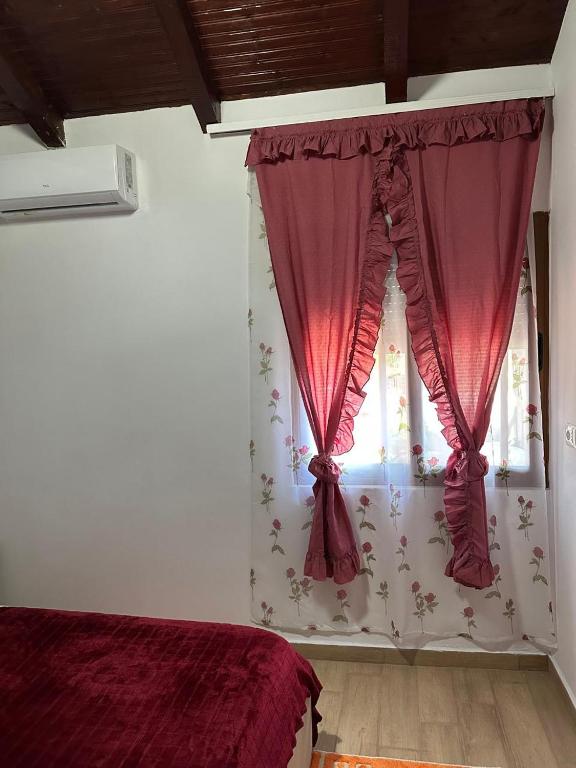 Villa Zefi Rrencc房間的床