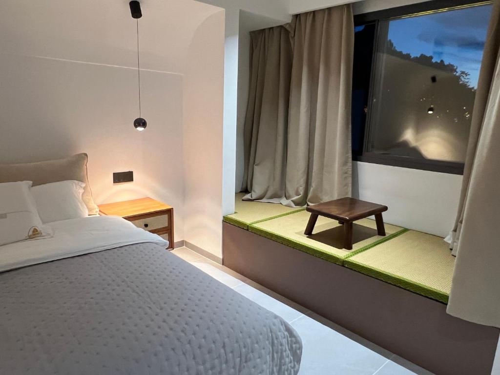 Postel nebo postele na pokoji v ubytování Phoenix Best River View B&B 故里明月