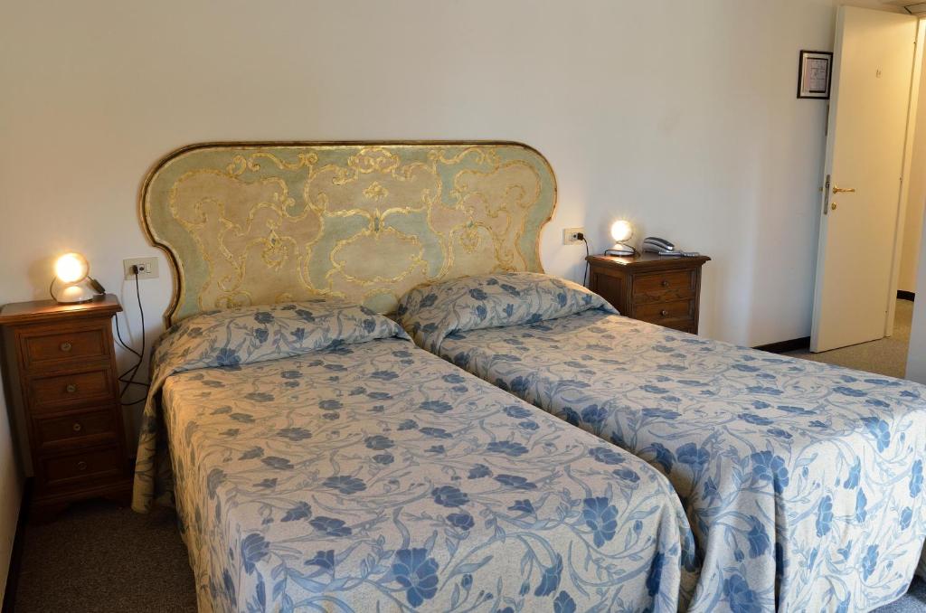 Postel nebo postele na pokoji v ubytování Hotel Calzaiolo