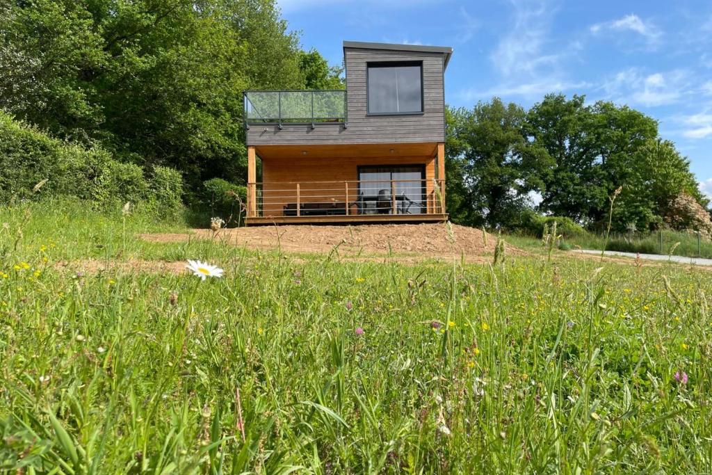 Το κτήριο όπου στεγάζεται  η παραθεριστική κατοικία