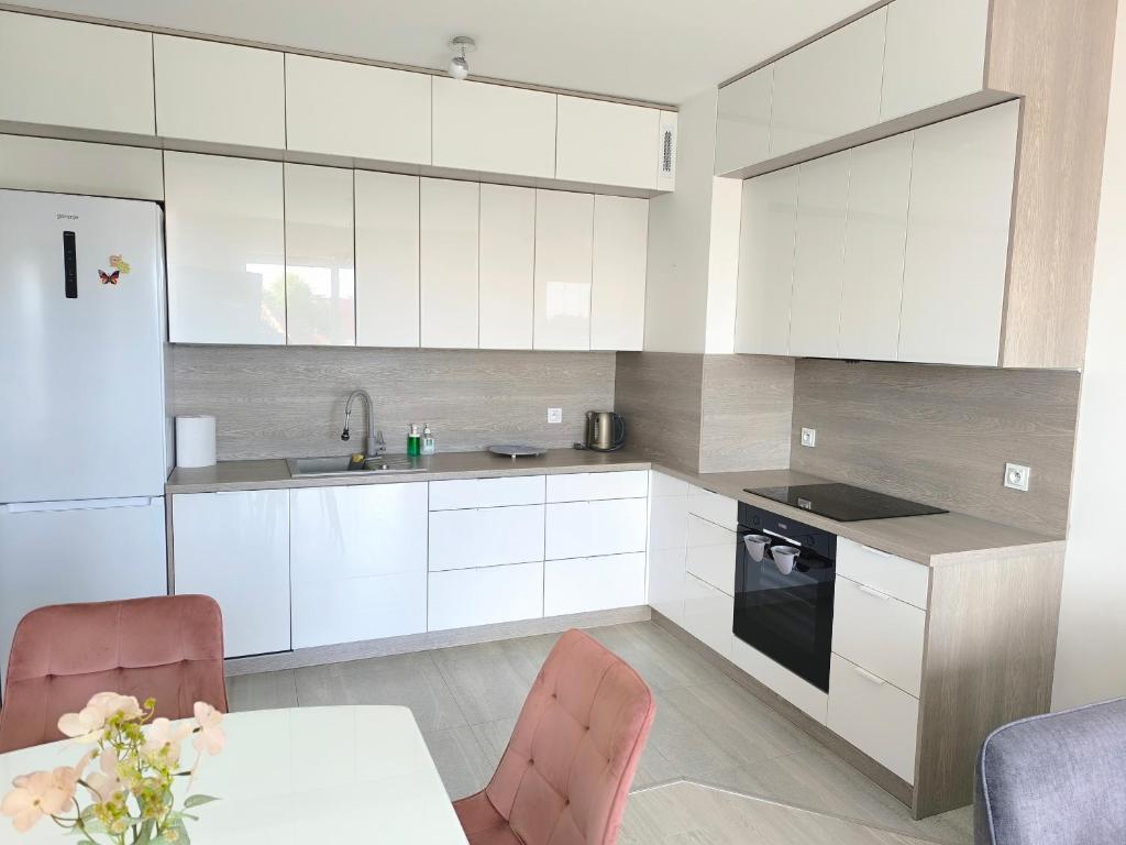 Kuchyň nebo kuchyňský kout v ubytování Apartament Konarskiego