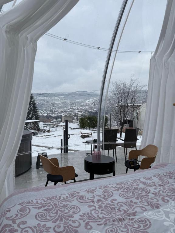 Nespecifikovaný výhled na hory nebo výhled na hory při pohledu z luxury tent