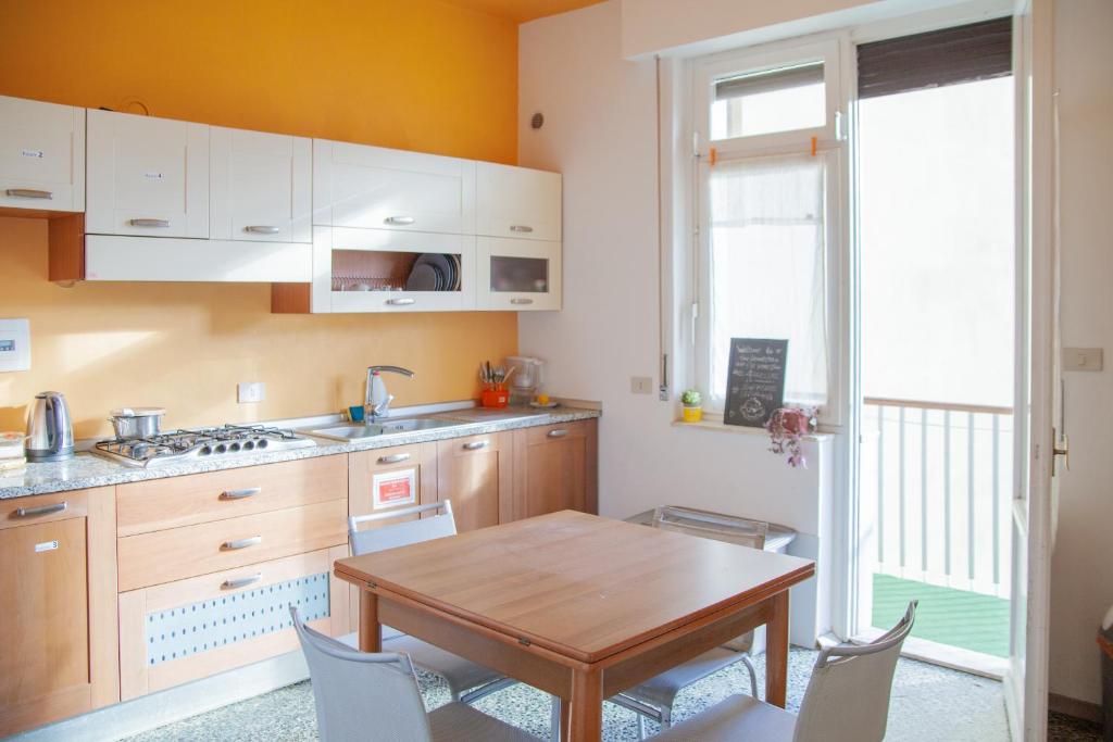 Una cocina o cocineta en The Homestay - Arezzo