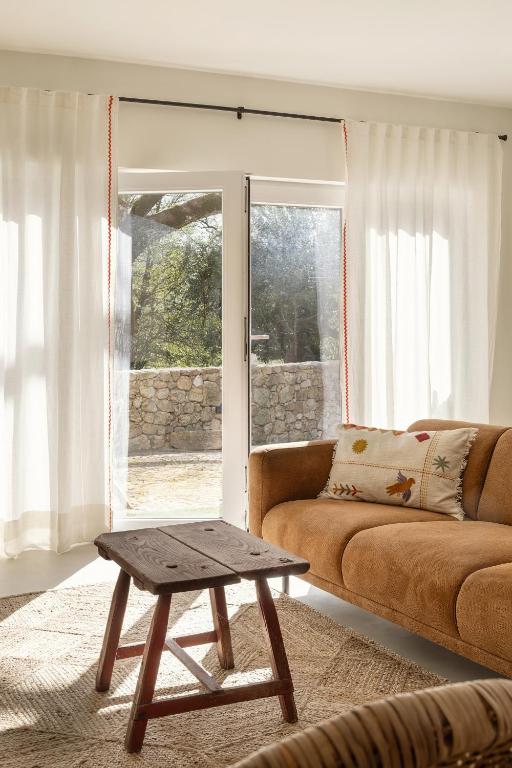 a living room with a couch and a coffee table at Casa da Piedade in Marvão