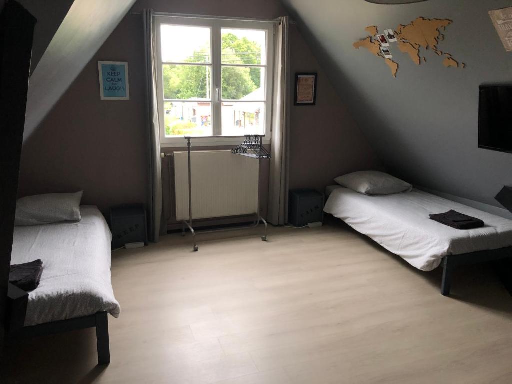 Chez Christophe et Cécile sur le circuit des 24 heures du Mans - Quadruple Room With Shared Bathroom