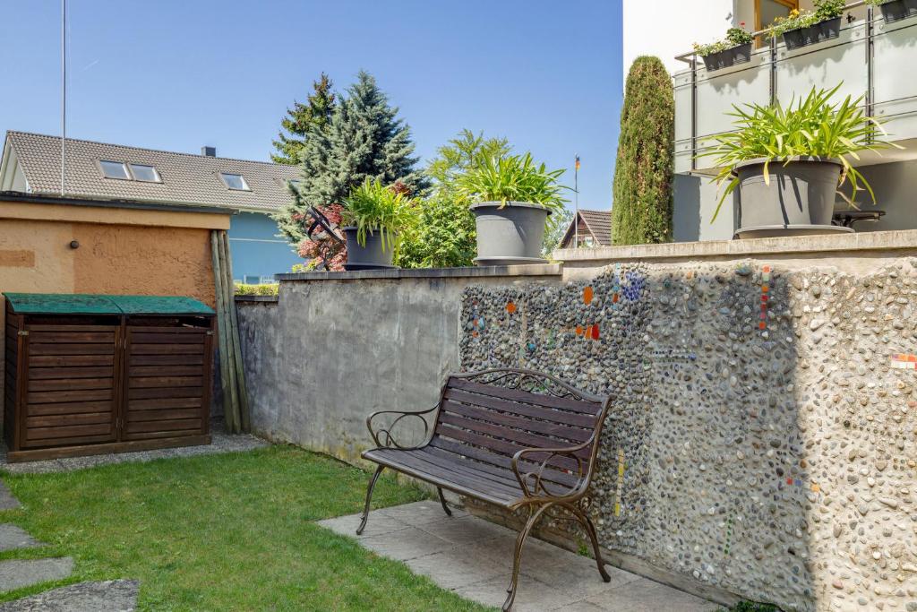 Ein Garten an der Unterkunft Ferienwohnung Kleeblatt