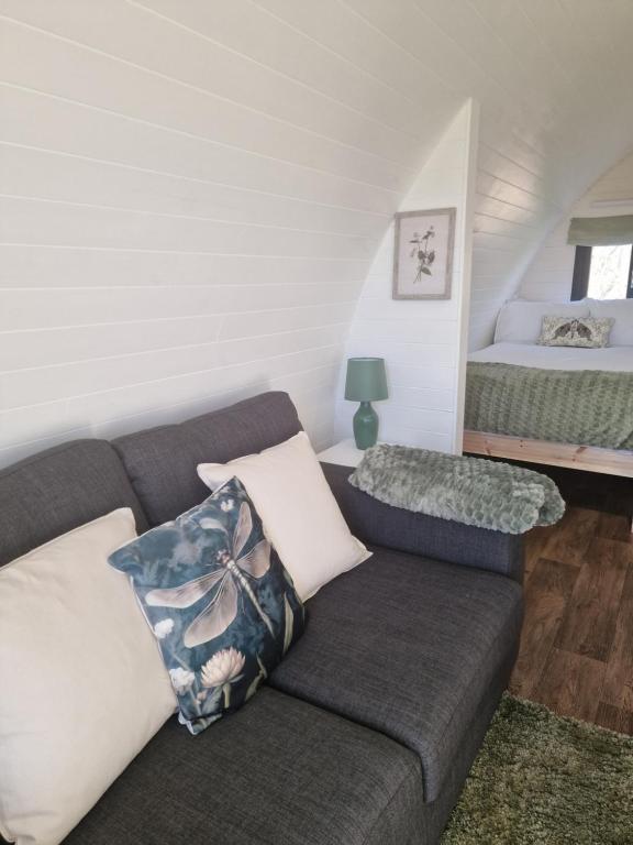 Posezení v ubytování Jerusalem Farm Pods