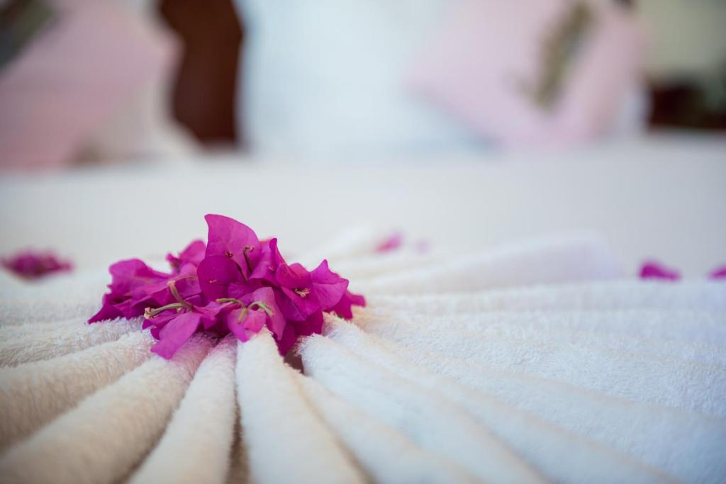 Postel nebo postele na pokoji v ubytování Seng Hout Hotel