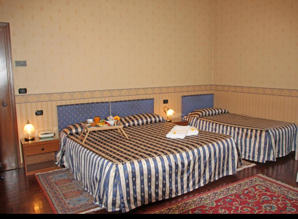 Posteľ alebo postele v izbe v ubytovaní Albergo Ristorante Leon d'Oro