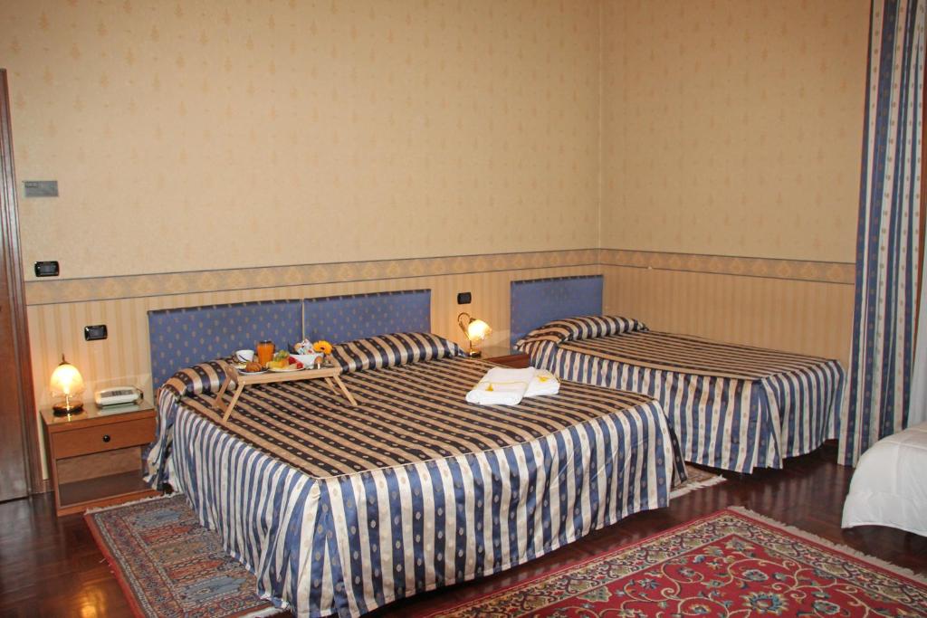Posteľ alebo postele v izbe v ubytovaní Albergo Ristorante Leon d'Oro