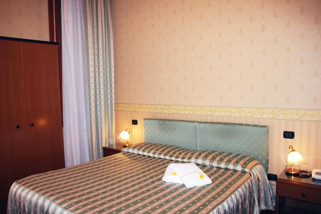 Posteľ alebo postele v izbe v ubytovaní Albergo Ristorante Leon d'Oro