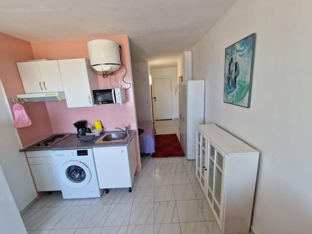 Kuchyňa alebo kuchynka v ubytovaní APARTAMENTO BLUE SEA