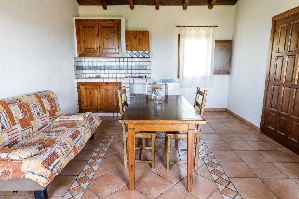 A kitchen or kitchenette at b Giagumeddu 06A Bilo