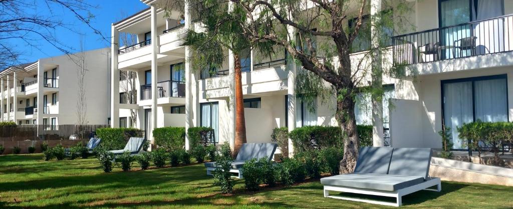 Vonkajšia záhrada v ubytovaní Hotel Bahia Pollensa