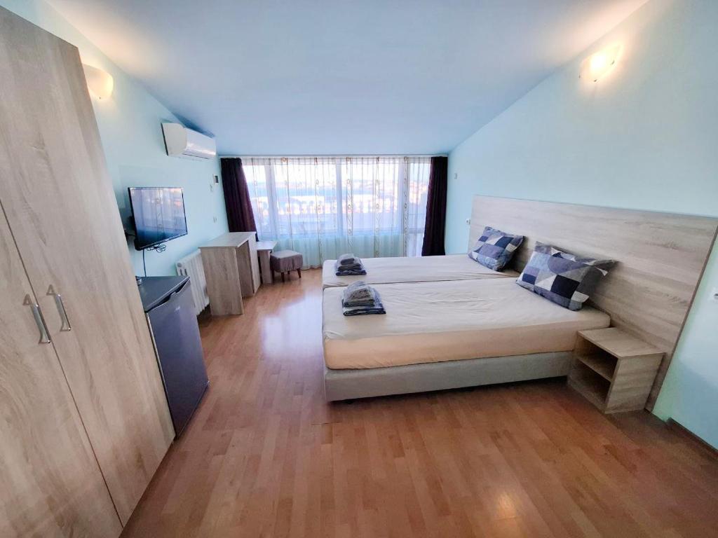 Postel nebo postele na pokoji v ubytování Hotel Bobchev