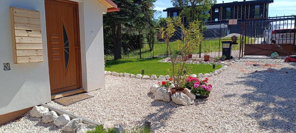 Zahrada ubytování Hilltop Cottage in Szentendre, mountain view, terrace, garden