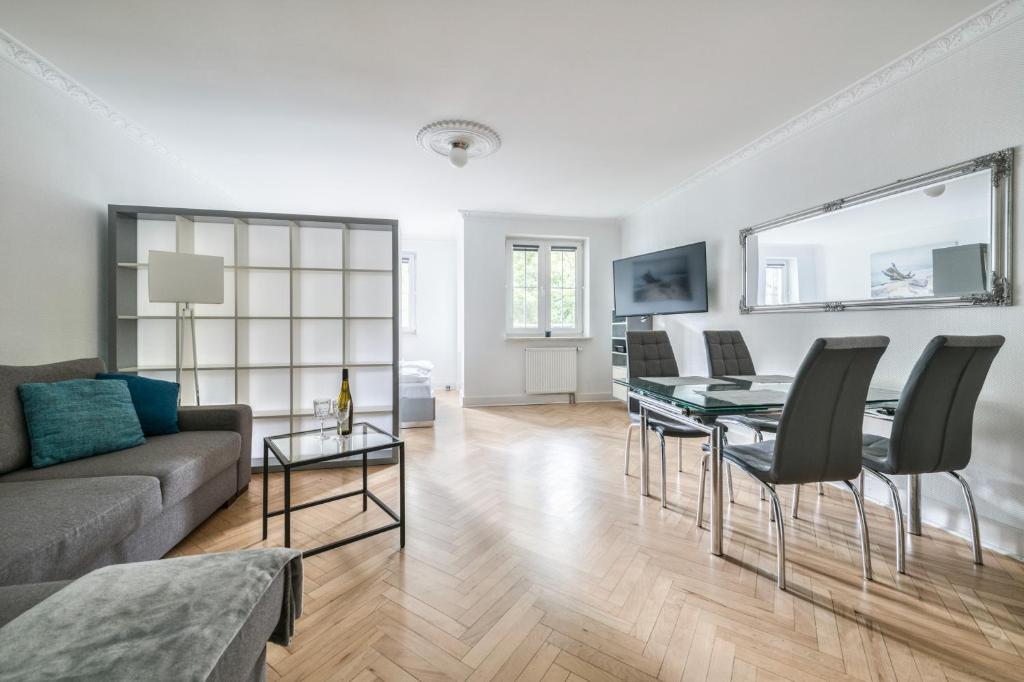 a living room with a table and a couch at Dom Pod Wieżą By NorthSide Apartments in Sopot