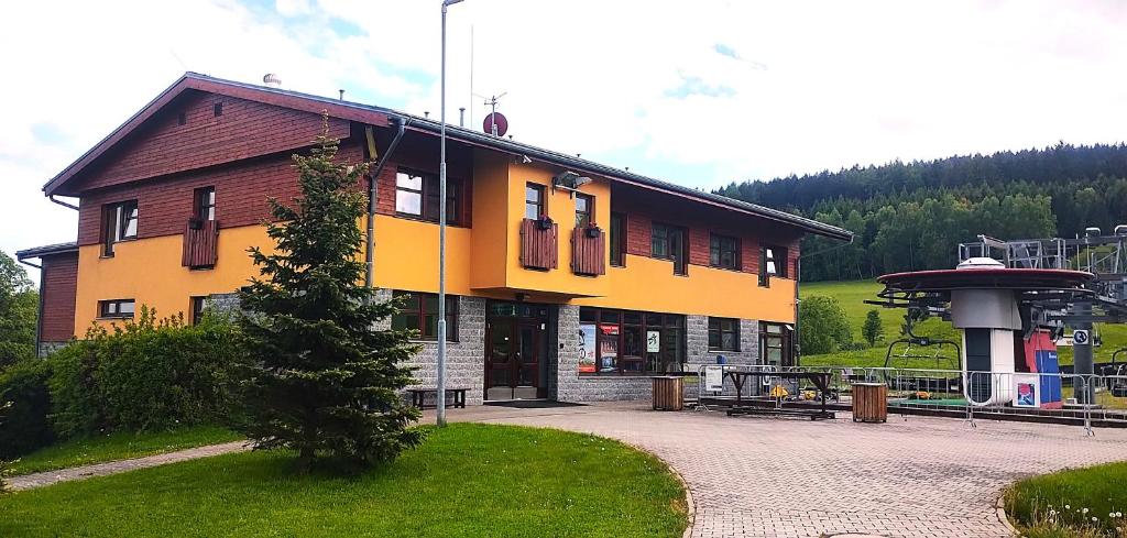 Budova, kde se penzion nachází