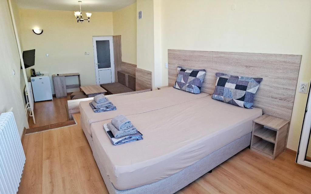 Postel nebo postele na pokoji v ubytování Hotel Bobchev